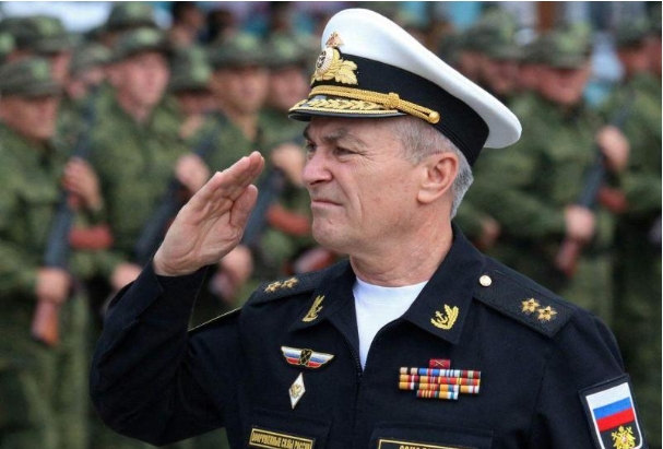 俄国防部照片显示俄黑海舰队司令健在