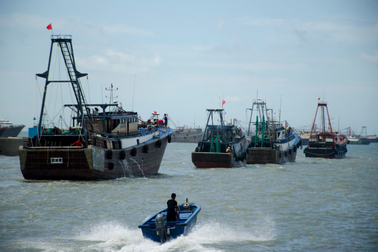 韩国海警以“非法捕捞”为由扣押一艘中国渔船