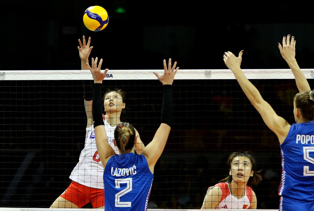 中国女排逆转击败塞尔维亚 暂未获巴黎奥运会资格