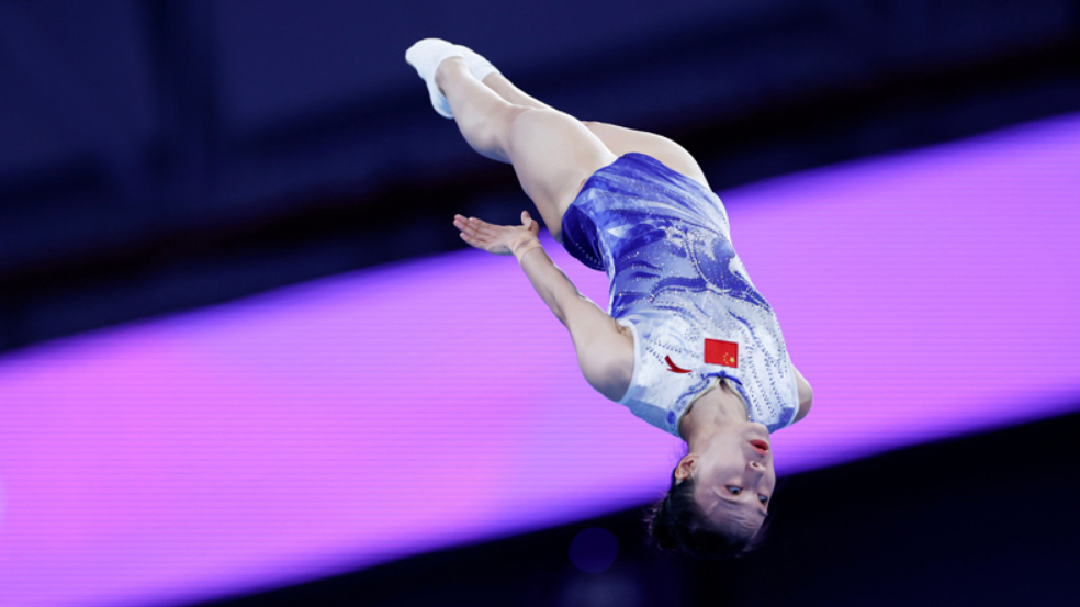 中国奥运冠军朱雪莹的亚运首秀：“空中芭蕾”因梦想而舞