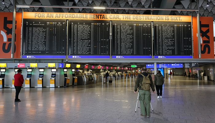 2024年3月7日，德国法兰克福机场，威尔第工会的工人罢工期间，候机厅几乎空无一人。图片来源：视觉中国