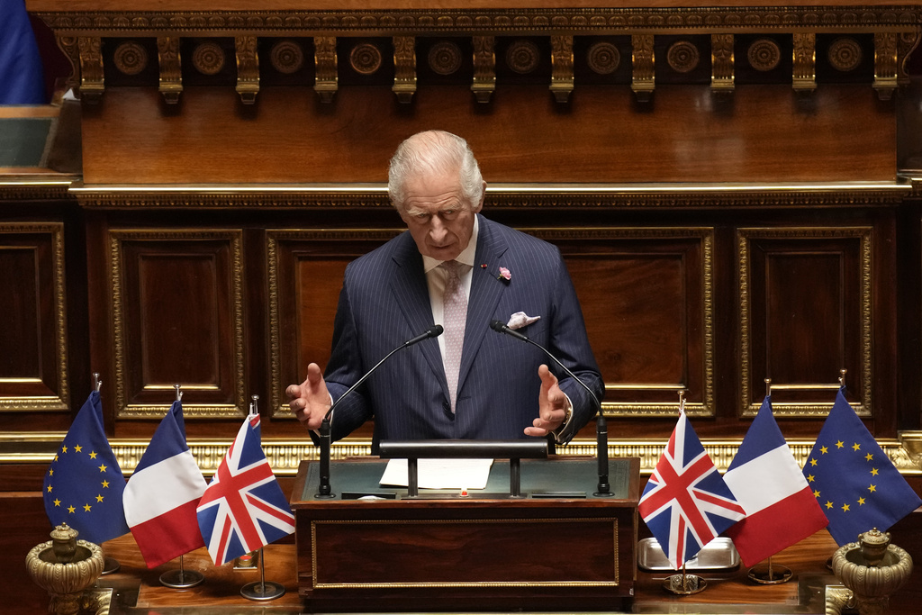 英王在法议会演讲 吁加强友好关系
