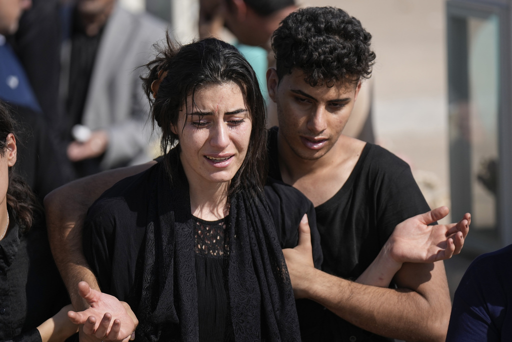 伊拉克婚礼火灾幸存新郎新娘失去25位亲人，无法再在家乡生活