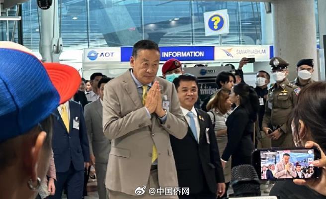 5个月免签生效 泰国总理亲赴机场迎接中国游客
