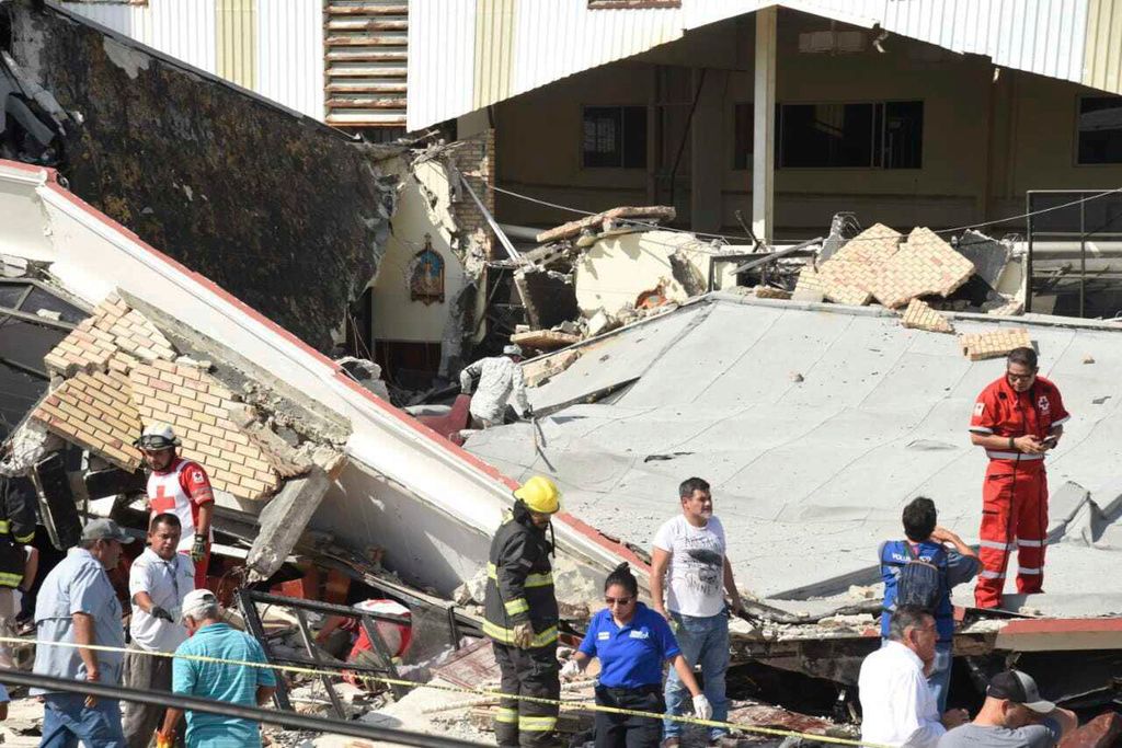 墨西哥教堂屋顶坍塌 11人遇难60人受伤