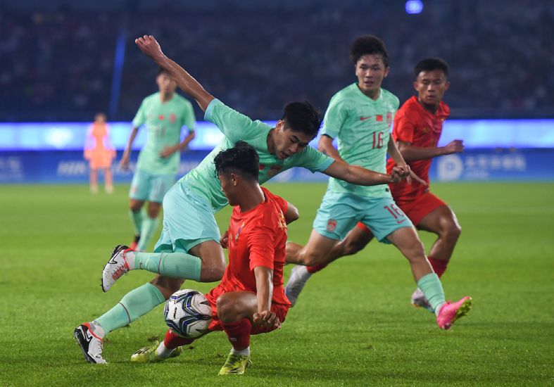 亚运男足小组赛次轮 中国队4比0战胜缅甸队