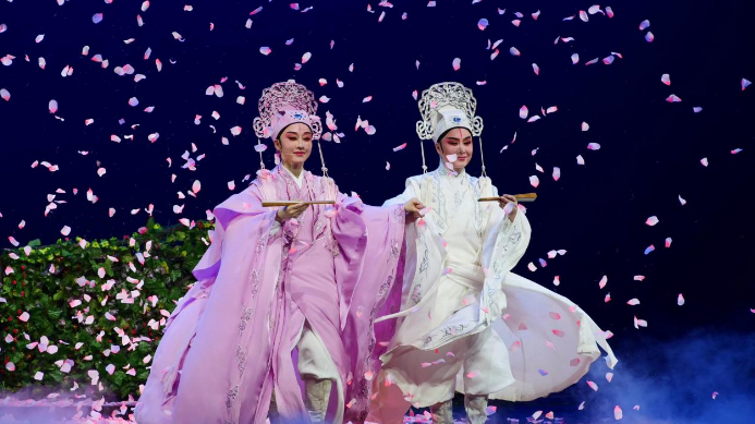 亚运赛场呈现东方浪漫 越剧舞台演绎“中国爱情”